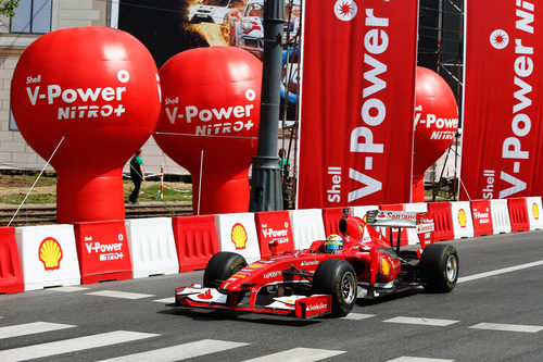 Felipe Massa con el Ferrari F60 en Varsovia