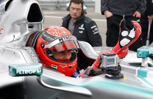 Michael Schumacher vuelve a ponerse los guantes