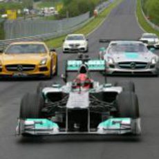 La comitiva de Mercedes en el Nordschleife liderada por Schumacher