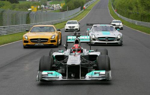 La comitiva de Mercedes en el Nordschleife liderada por Schumacher