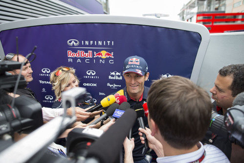 La prensa asedia a Mark Webber en Mónaco