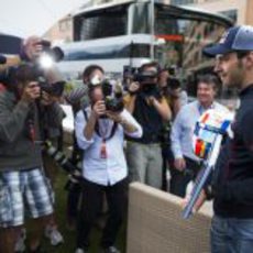 Jean-Eric Vergne presenta a la prensa el diseño de su casco