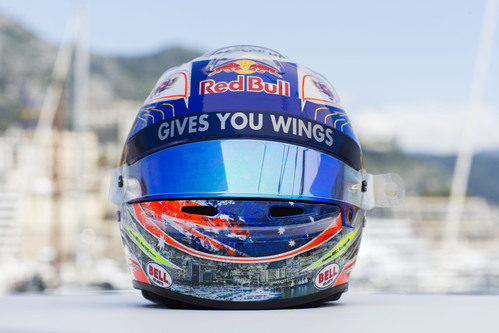 Plano frontal del casco de Daniel Ricciardo para Mónaco