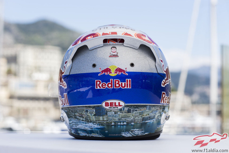 Plano trasero del casco de Daniel Ricciardo para Mónaco