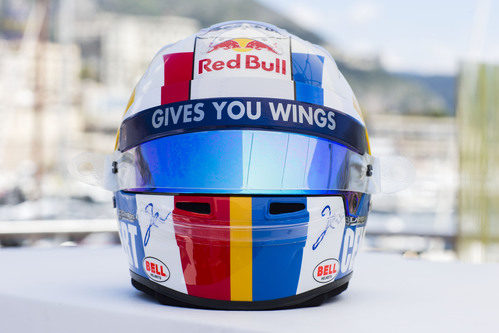 Plano frontal del casco de Jean Eric Vergne para Mónaco