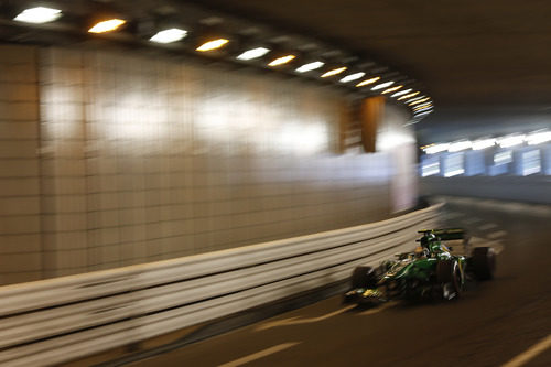 Giedo van der Garde pasa por el túnel de Mónaco