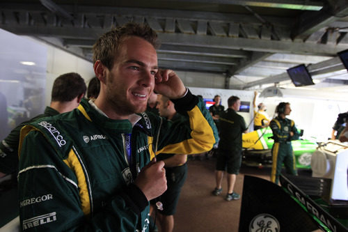 Giedo van der Garde sonríe en el box de Caterham