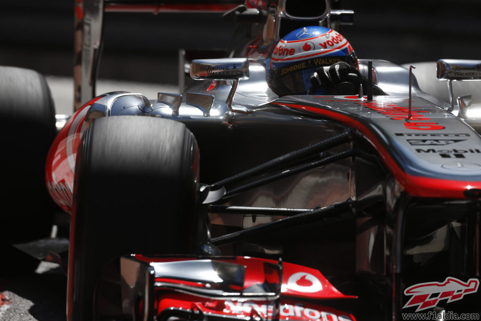Jenson Button exprime su MP4-28 en el trazado de Mónaco