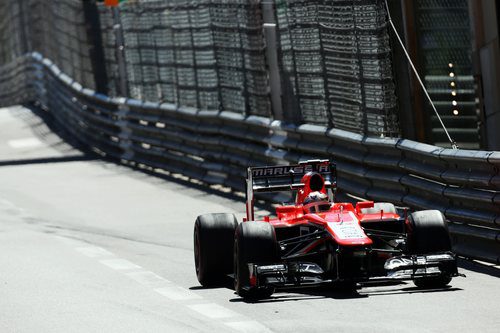 Max Chilton rueda junto a las protecciones del circuito de Mónaco