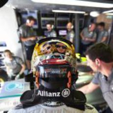 Caricatura en el casco de Lewis Hamilton para Mónaco