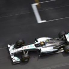 Lewis Hamilton completa los Libres 3 en el Principado