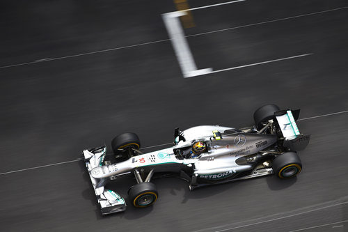 Lewis Hamilton completa los Libres 3 en el Principado