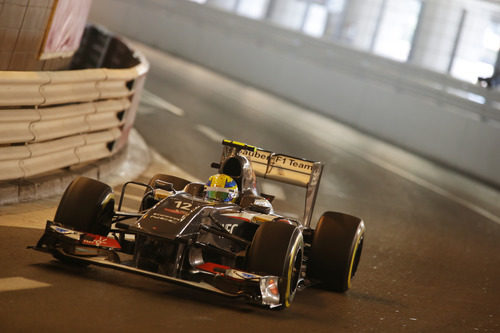 Esteban Gutiérrez llega a la zona del túnel