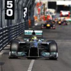 Nico Rosberg lideró sin problemas en Mónaco