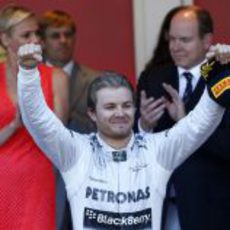 Nico Rosberg gana en Mónaco 30 años después que su padre