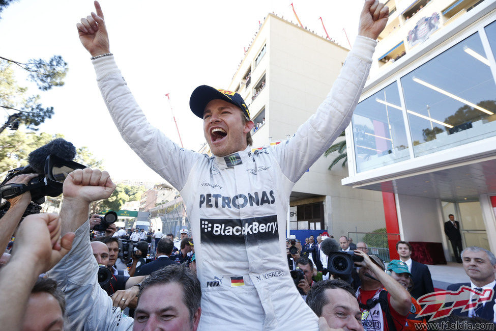 Nico Rosberg celebra la victoria del GP de Mónaco