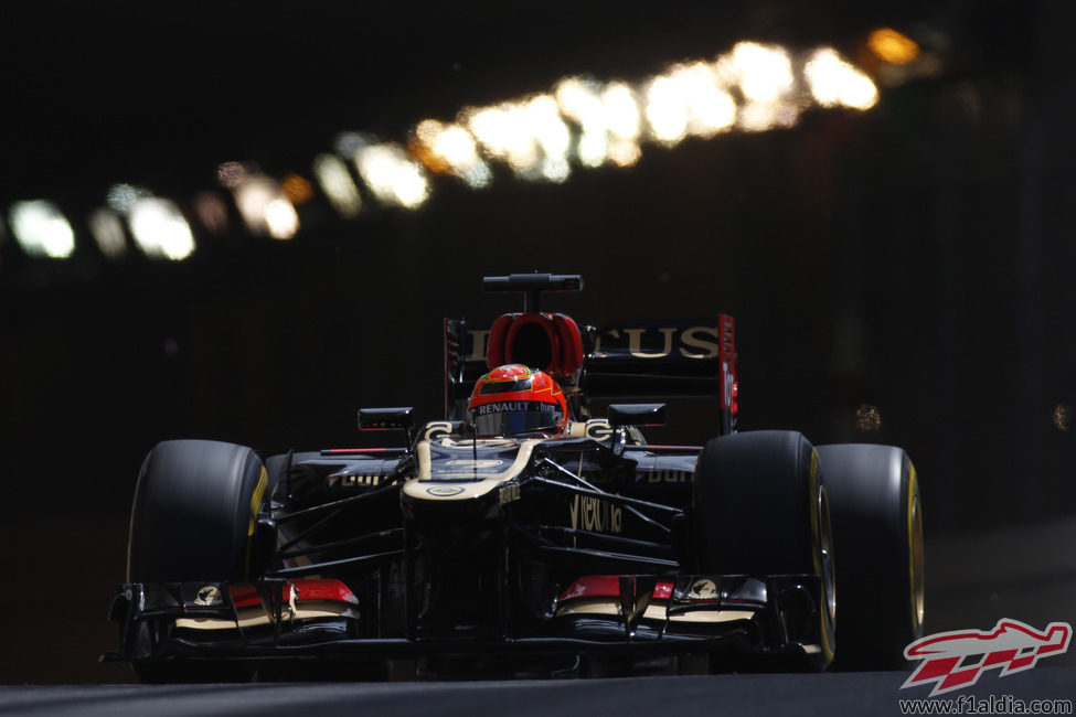 Kimi Räikkonen sale del túnel de Mónaco