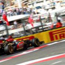 Romain Grosjean afronta la gran chicane del circuito de Mónaco