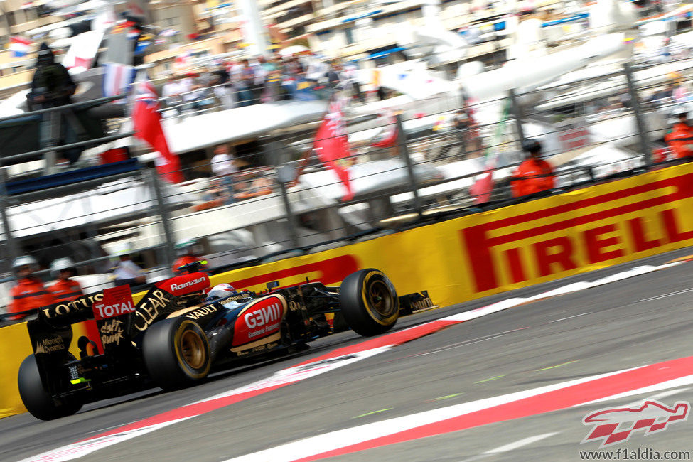 Romain Grosjean afronta la gran chicane del circuito de Mónaco
