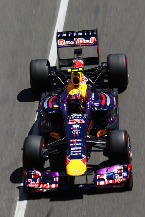 Mark Webber afronta las curvas del trazado de Mónaco