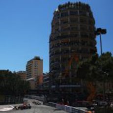 Sebastian Vettel encara la primera curva del trazado monegasco