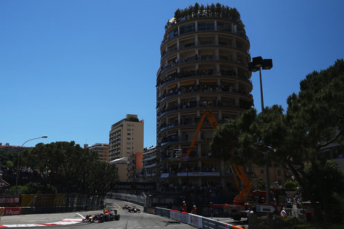 Sebastian Vettel encara la primera curva del trazado monegasco