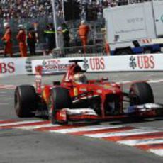 Fernando Alonso ataca cada piano del GP de Mónaco