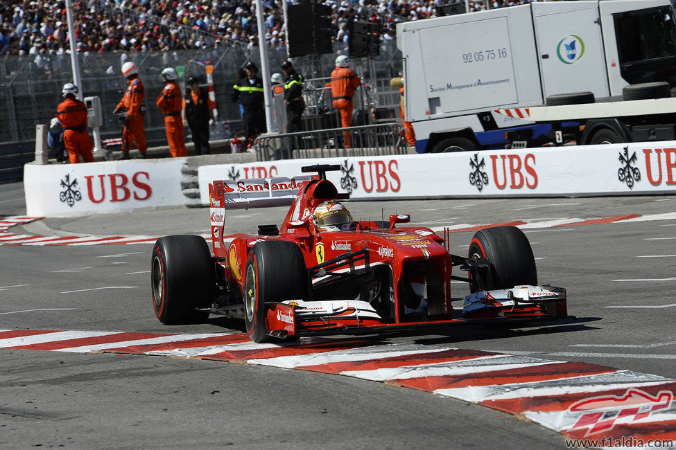 Fernando Alonso ataca cada piano del GP de Mónaco