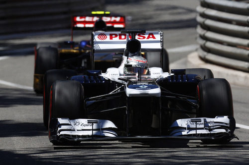 Pastor Maldonado conduce el FW35 por las calles de Mónaco