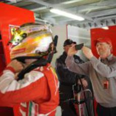 Ron Howard filma a Fernando Alonso en el box