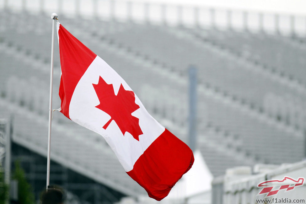 Bandera de Canadá en el circuito