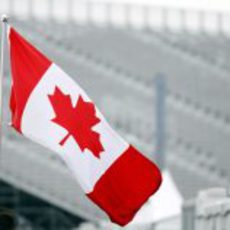 Bandera de Canadá en el circuito