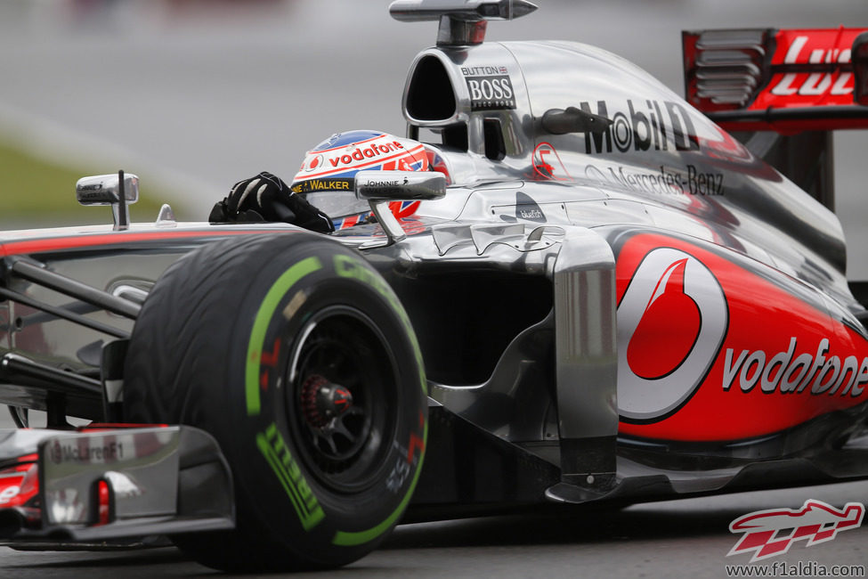 Jenson Button reportó un problema de caja de cambios