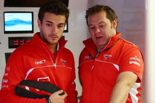 Jules Bianchi habla con Dave Greenwood