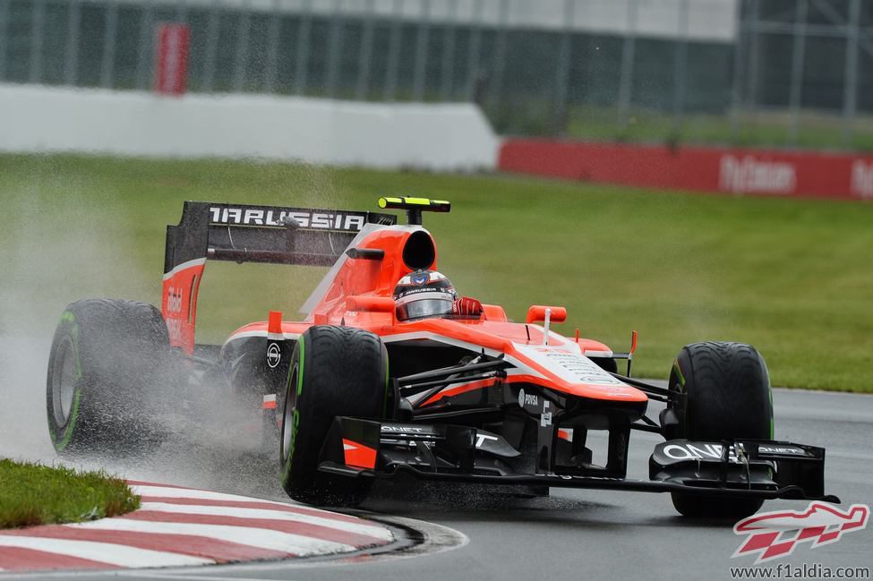 Max Chilton echa agua en la curva