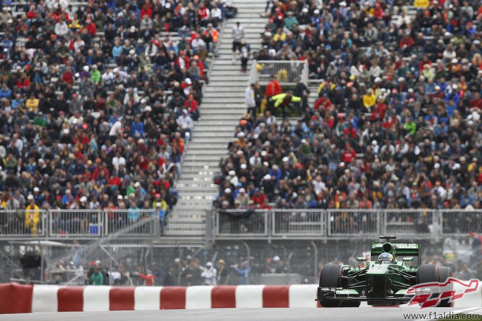 Charles Pic pasa por la gran recta del circuito Gilles-Villeneuve