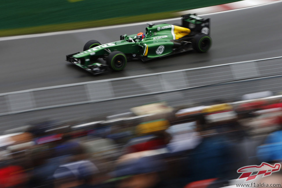 Alexander Rossi sufre una sesión pasada por agua con su CT03