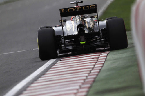 Kimi Räikkönen pasa cerca del Muro de los Campeones del Gilles Villeneuve