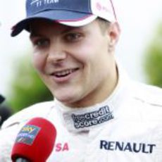 Valtteri Bottas atiende a la prensa tras la clasificación