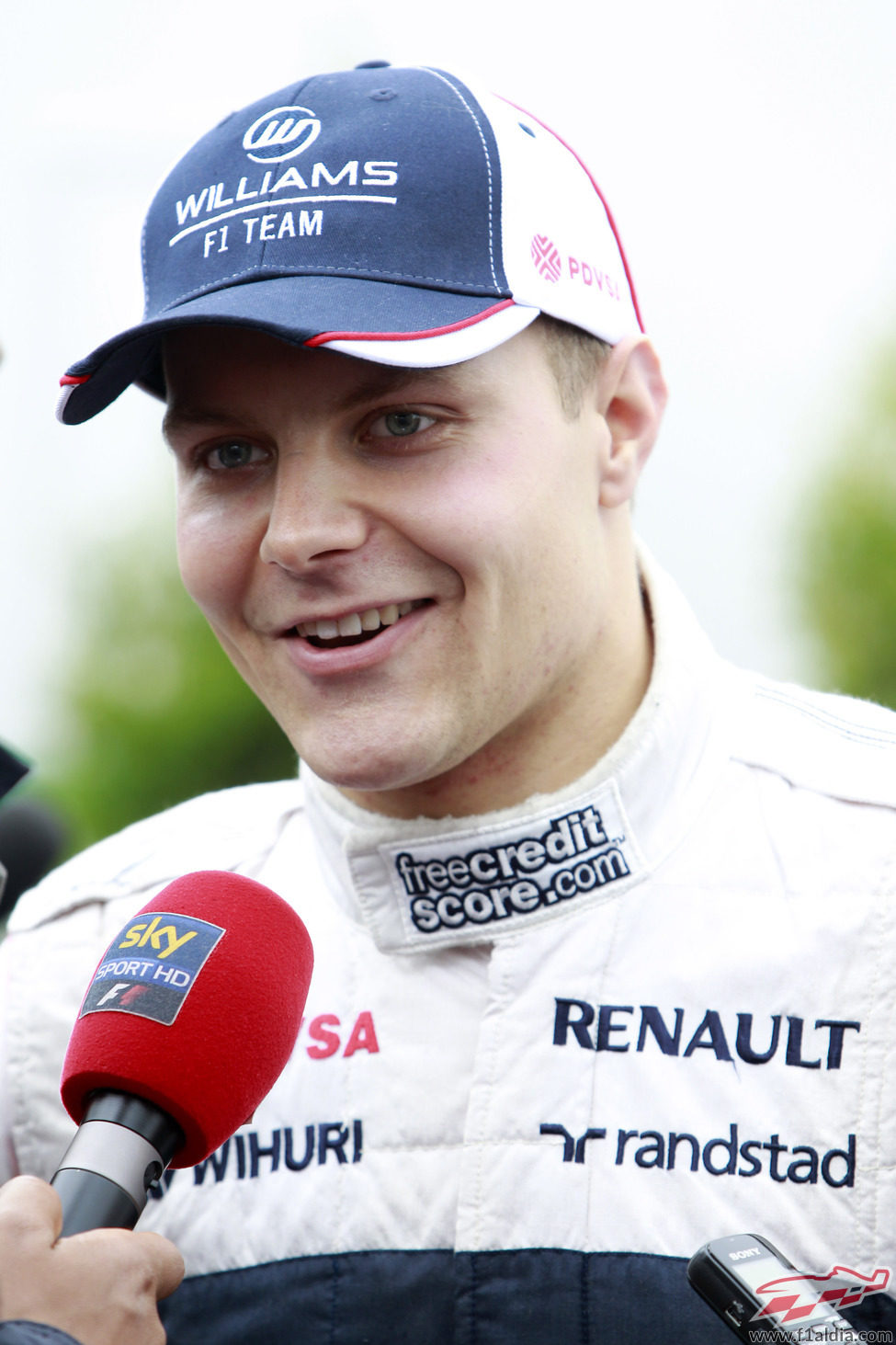 Valtteri Bottas atiende a la prensa tras la clasificación