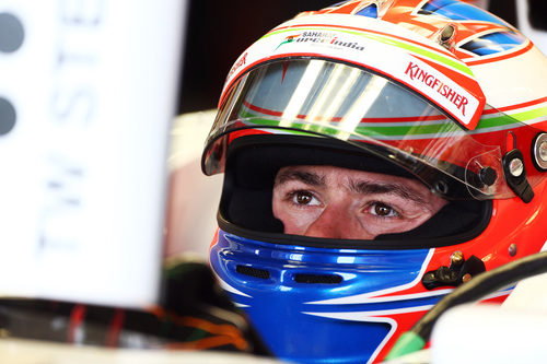 Paul di Resta observa la telemetría