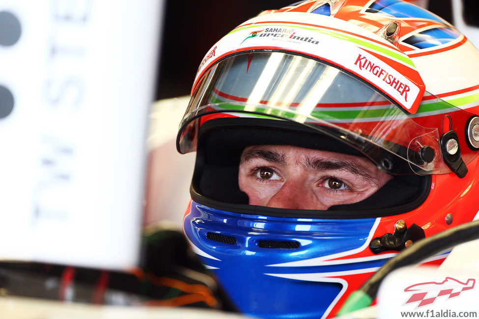 Paul di Resta observa la telemetría