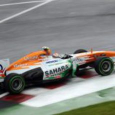 Adrian Sutil llega a una curva en Montreal