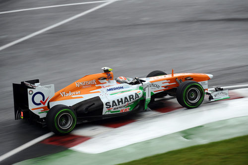 Adrian Sutil llega a una curva en Montreal