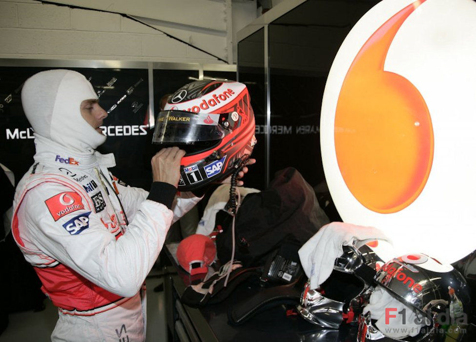 Kovalainen con su casco