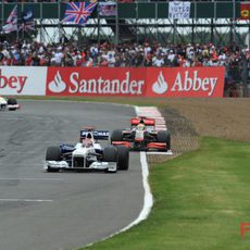 Kubica perseguido por Hamilton