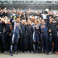 El equipo Red Bull celebra la victoria