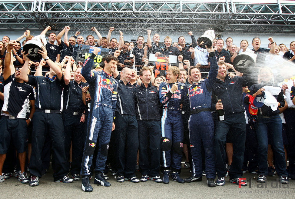 El equipo Red Bull celebra la victoria