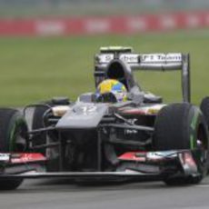 Esteban Gutiérrez afronta una de las curvas del circuito Gilles-Villeneuve con intermedios