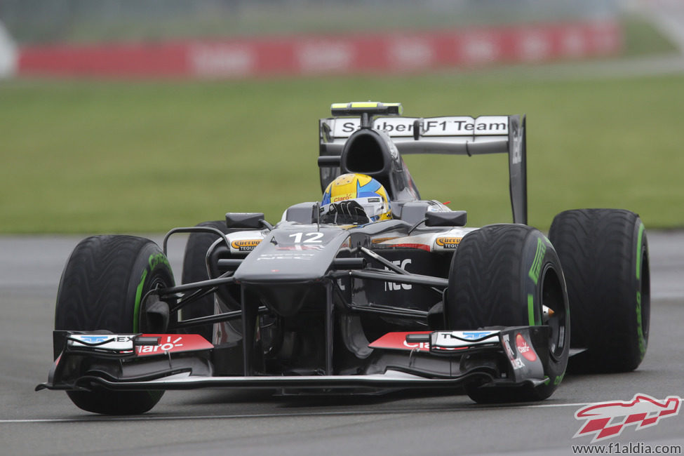 Esteban Gutiérrez afronta una de las curvas del circuito Gilles-Villeneuve con intermedios